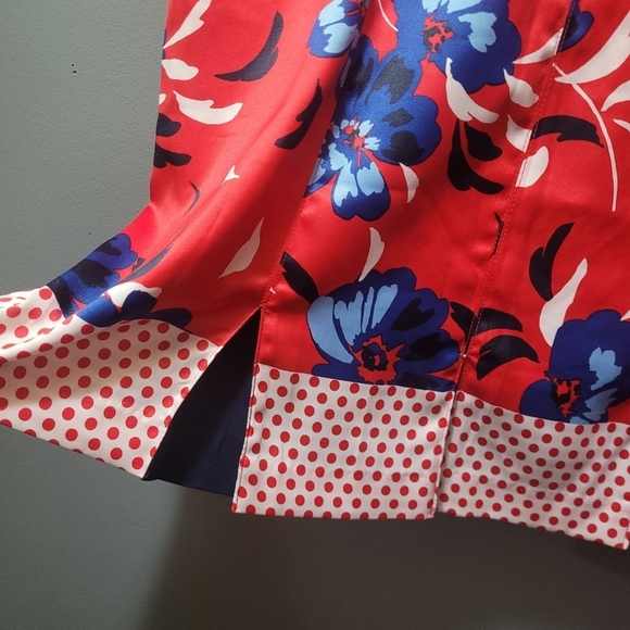 Izod Golf Skort in Red with Blue Floral Print 4 - Picture 3 of 5